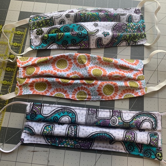 3 Adult Face Masks Cloth Reversible Washable - Picture 4 of 6